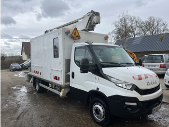 Camión con plataforma elevadora IVECO Daily