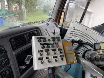 Distribuidor de asfalto Renault Kerax 8x4 pata point a temps Mauguin: foto 4