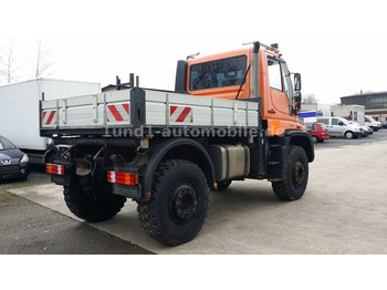 Camión volquete UNIMOG U300