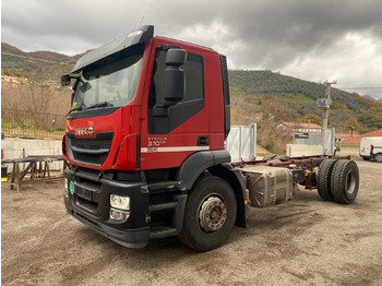 Camión chasis IVECO Stralis