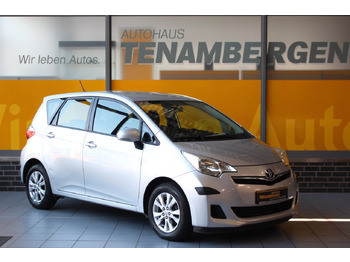 Furgoneta de pasajeros TOYOTA