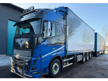 Camión caja cerrada VOLVO