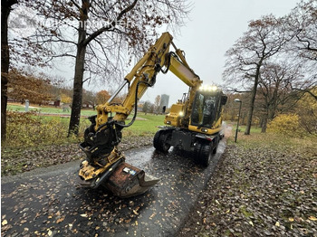 Excavadora de ruedas Komatsu PW 148-11 med vagn och redskap: foto 2