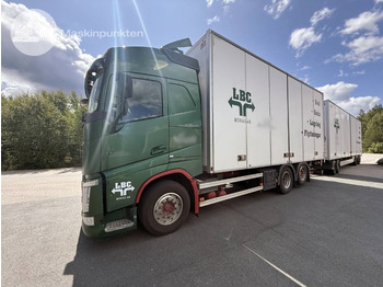 Camión caja cerrada VOLVO FH