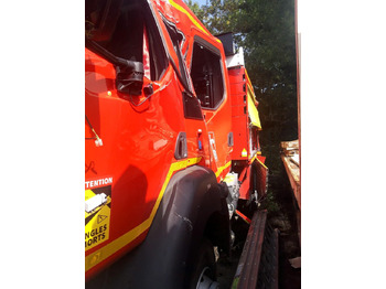 Camión de bomberos RENAULT D 4X4 TOUT-TERRAIN INCENDIE: foto 3 Camión de bomberos RENAULT D 4X4 TOUT-TERRAIN INCENDIE: foto 3