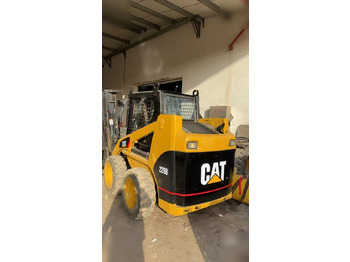 Minicargadora CATERPILLAR 226B: foto 5