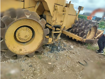 Compactador CATERPILLAR 815B: foto 4