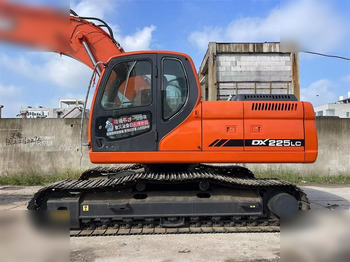 Excavadora de cadenas DOOSAN DX225 LC: foto 5