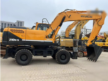 Excavadora de ruedas HYUNDAI