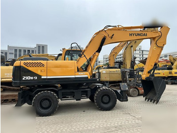 Excavadora de ruedas HYUNDAI