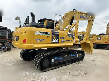 Excavadora de cadenas KOMATSU PC200-8: foto 3