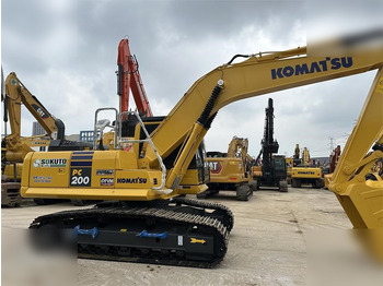 Excavadora de cadenas KOMATSU PC200-8: foto 5