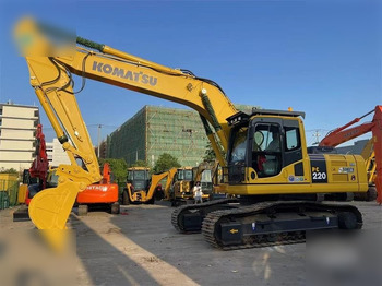 Excavadora de cadenas KOMATSU PC220-8: foto 2