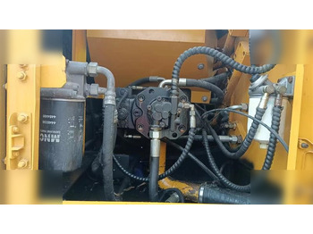 Excavadora de cadenas SANY SY135C: foto 5