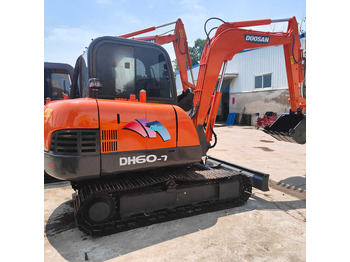 Excavadora de cadenas DOOSAN DH60-7
