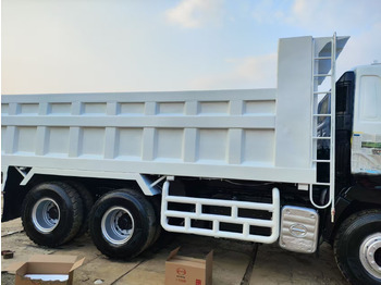 Camión volquete HINO HINO 700: foto 5