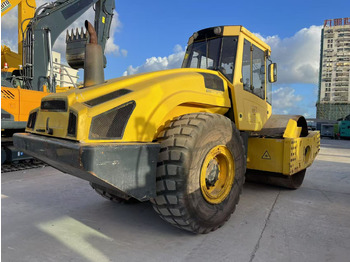 Apisonadora de asfalto BOMAG BW226: foto 3