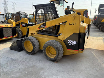 Minicargadora CATERPILLAR 226B: foto 2