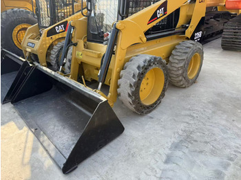 Minicargadora CATERPILLAR 226B: foto 4