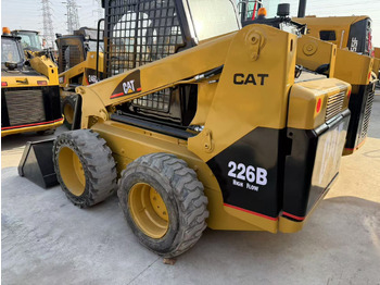 Minicargadora CATERPILLAR 226B: foto 3