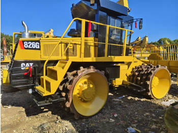 Apisonadora de asfalto CATERPILLAR