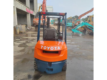 Carretilla elevadora diésel TOYOTA 62-7FD30: foto 4