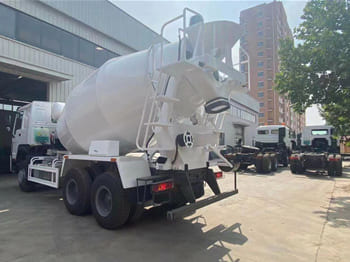 Leasing de SINOTRUK Cement Mixer Truck for Sale in Zambia SINOTRUK Cement Mixer Truck for Sale in Zambia: foto 3