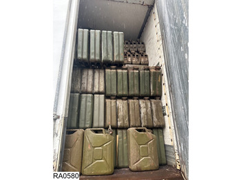 Leasing de Fruehauf gesloten bak Estimated 3000 Jerrycans Fruehauf gesloten bak Estimated 3000 Jerrycans: foto 5