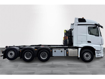 Leasing de  Mercedes-Benz AROCS 3253 8x4 Koukkuauto Mercedes-Benz AROCS 3253 8x4 Koukkuauto: foto 4