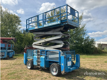 Plataforma de tijeras 2007 Genie 4390RT 4x4 Diesel Scissor Lift: foto 3 Plataforma de tijeras 2007 Genie 4390RT 4x4 Diesel Scissor Lift: foto 3
