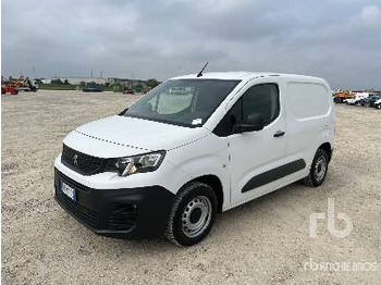 Camión caja cerrada PEUGEOT