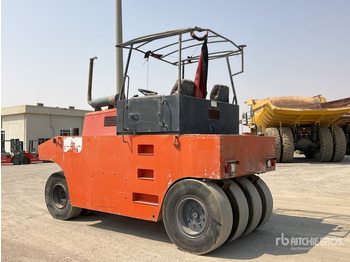 Desbrozadora de martillos/ Trituradora 2001 Hamm GRW18 8 Wheel Pneumatic Roller: foto 4