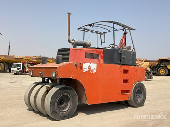 Desbrozadora de martillos/ Trituradora 2001 Hamm GRW18 8 Wheel Pneumatic Roller: foto 2