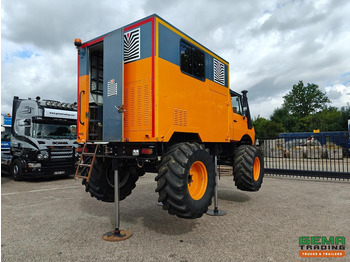 Camión Mercedes-Benz Unimog 1300L 4x4 Handgeschakeld - GeslotenBak - PTO - Hydr. steunpoten - Webasto - SondeerWagen: foto 2 Camión Mercedes-Benz Unimog 1300L 4x4 Handgeschakeld - GeslotenBak - PTO - Hydr. steunpoten - Webasto - SondeerWagen: foto 2