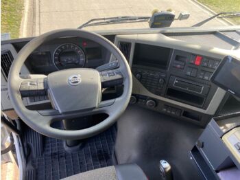 Foto del interior 1: Camión cisterna VOLVO FM430HP