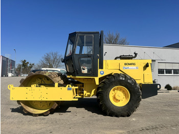 Compactador JCB