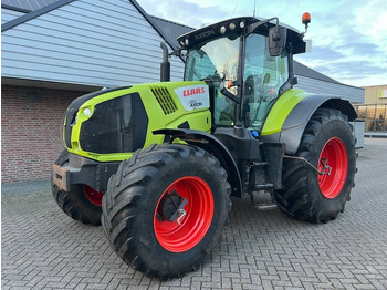 Tractor CLAAS Axion 810
