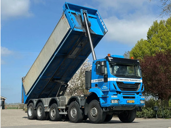 Camión volquete IVECO Trakker