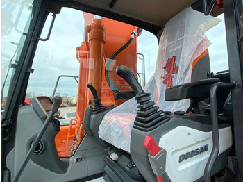 Excavadora de cadenas Doosan DX 225 LC: foto 5