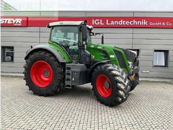 Tractor FENDT 826 Vario