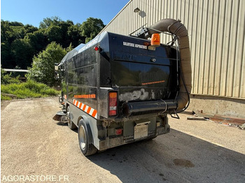 Barredora vial balayeuse aspiratrice MATHIEUX C 560-2003-6077 Heures: foto 3