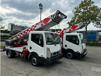 Camión con plataforma elevadora NISSAN