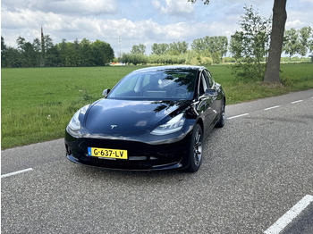 Sedan Tesla Model 3: foto 3