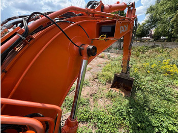 Excavadora de cadenas Hitachi ZX135 US-6: foto 4