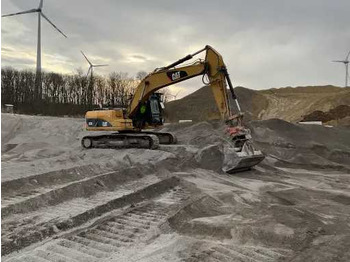 Excavadora de cadenas Komatsu 323D: foto 3