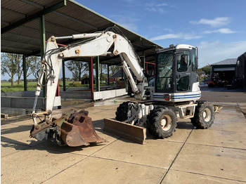 Excavadora de ruedas KOMATSU