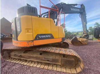 Excavadora VOLVO ECR235EL