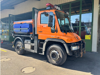 Camión volquete UNIMOG U400