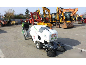 Leasing de Green Machines 414 Street sweeping machine Green Machines 414 Street sweeping machine: foto 4