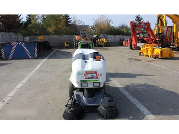 Leasing de Green Machines 414 Street sweeping machine Green Machines 414 Street sweeping machine: foto 3